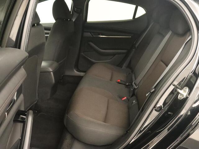 Mazda 3 2.0 e-SkyActiv-G Sportive | Head-Up | Stoel & stuurverwarming | Adaptive cruise | Carplay | Camera | Keyless | Climate control