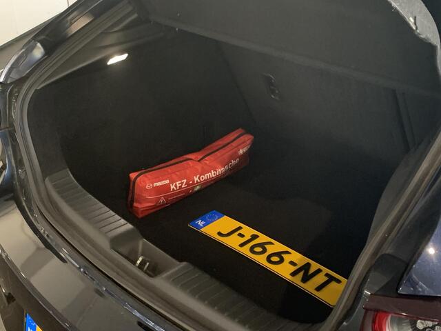 Mazda 3 2.0 e-SkyActiv-X M Hybrid 180 Luxury NAVIGATIE | ACHTERUITRIJCAMERA | LEDEREN BEKLEDING