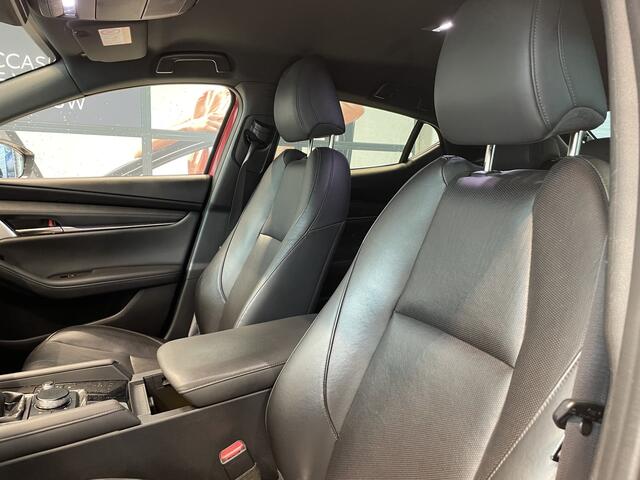 Mazda 3 2.0 e-SkyActiv-X M Hybrid 180 Luxury | Apple Carplay Android Auto | fabrieksnavi | Trekhaak afneembaar |extra set LM velgen met winterbanden|