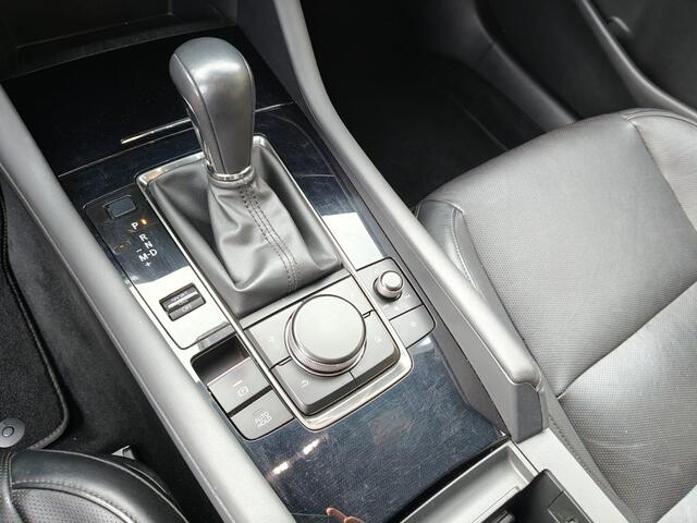 Mazda 3 2.0 SA-G Luxury, TREKHAAK / LEER / BOSE