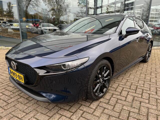Mazda 3 2.0 e-SkyActiv-X M Hybrid 186 Luxury | NED AUTO | LEDER | STOEL + STUURVERWARMING | BOSE AUDIO | HEAD UP | 18 INCH | CAMERA |