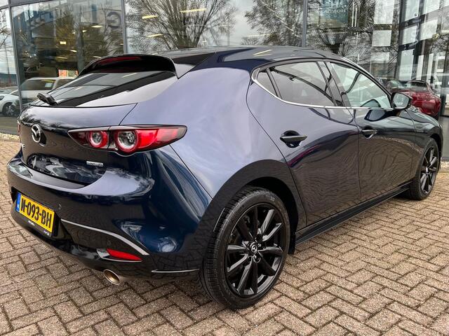 Mazda 3 2.0 e-SkyActiv-X M Hybrid 186 Luxury | NED AUTO | LEDER | STOEL + STUURVERWARMING | BOSE AUDIO | HEAD UP | 18 INCH | CAMERA |