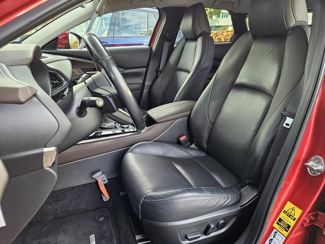 Mazda CX-30 2.0 e-SkyActiv-X M Hybrid Luxury / 1e Eigenaar / Lederen Bekleding / Afneembare Trekhaak / Elektrisch Bedienbare Bestuurdersstoel met Geheugen / Bose Audio / Adaptief Cruise Control / Stoel & Stuurverwarming / Navigatie / Apple Carplay & Android Auto /