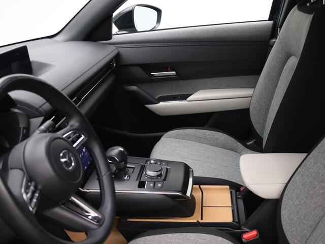 Mazda MX-30 e-SkyActiv R-EV 170 Exclusive-line AUTOMAAT / Plug-in-Hybride / 1ste Eigenaar / Historie aanwezig / HUD Display / Adaptieve Cruise Control / All seasonbanden / Navigatie / Stoel & Stuurwiel verwarming / Full Option /