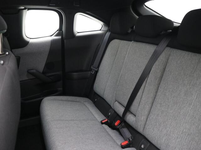 Mazda MX-30 e-SkyActiv R-EV 170 Exclusive-line AUTOMAAT / Plug-in-Hybride / 1ste Eigenaar / Historie aanwezig / HUD Display / Adaptieve Cruise Control / All seasonbanden / Navigatie / Stoel & Stuurwiel verwarming / Full Option /