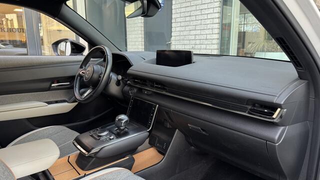 Mazda MX-30 e-SkyActiv 145 Comf. | HUD | Camera | Navi