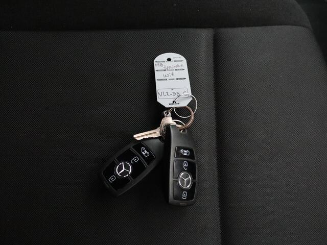 Mercedes-Benz 311 CDI Sprinter L2H2 Werkplaatsinrichting | Oprijplaat | Airco | Camera | Mbux Multimedia