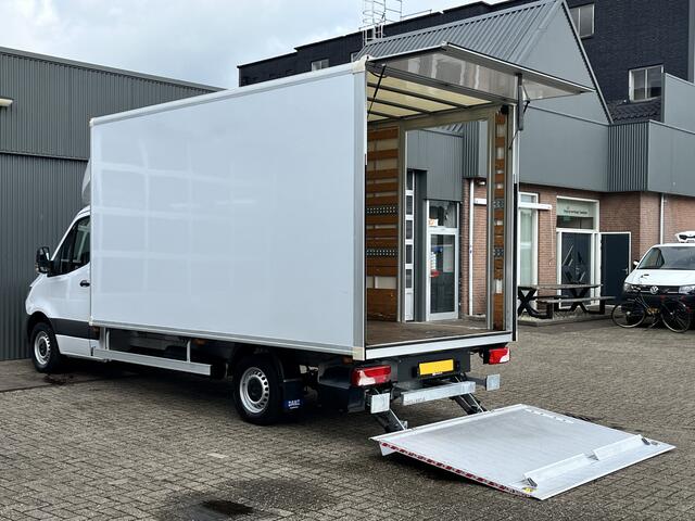 Mercedes-Benz 311 CDI Sprinter 2.2 MARGE BTW / BPM VRIJ!! Bakwagen 750kg laadklep zijdeur Airco cruise controle Telefoonverbinding Navigatiesysteem Apple carplay Camera 2-Persoons bakwagen verhuiswagen Meubelbak euro 6