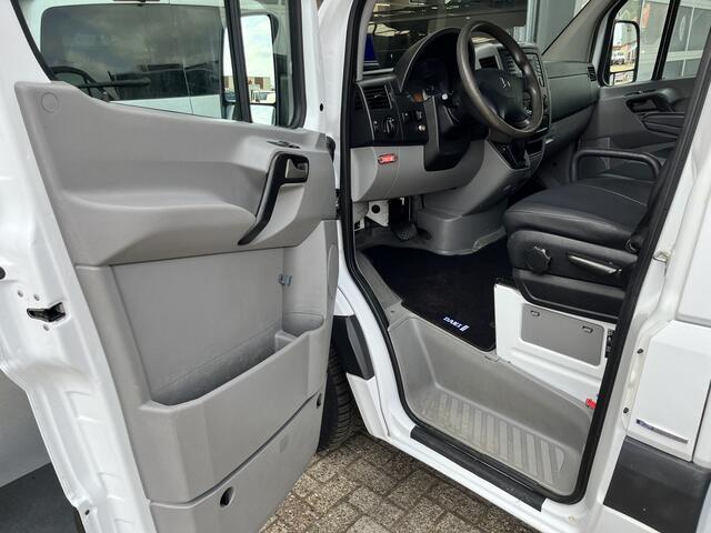 Mercedes-Benz 311 CDI Sprinter 2.2 366 Hiab 009 Laadkraan Airco Trekhaak 2000kg 3-Persoons Camera Ex gemeente Kraan Autolaadkraan Gereedschapskist Open laadbak Pick-up p-up Euro 6 ( EX gemeinde )