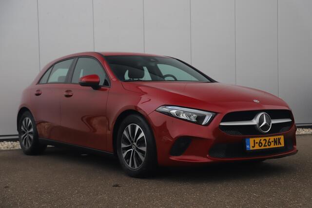 Mercedes-Benz A-KLASSE 160 Business Solution Widescreen Full LED Navigatie Camera Clima Lane Assist Cruise Parkeersensors Carplay Android 16 inch LMV Stoelverwarming