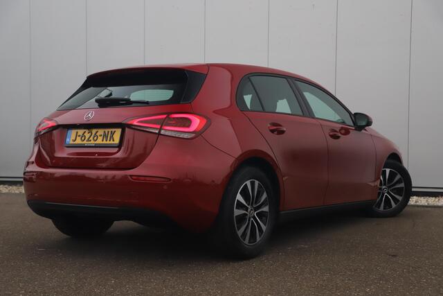 Mercedes-Benz A-KLASSE 160 Business Solution Widescreen Full LED Navigatie Camera Clima Lane Assist Cruise Parkeersensors Carplay Android 16 inch LMV Stoelverwarming