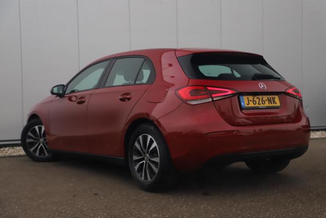 Mercedes-Benz A-KLASSE 160 Business Solution Widescreen Full LED Navigatie Camera Clima Lane Assist Cruise Parkeersensors Carplay Android 16 inch LMV Stoelverwarming