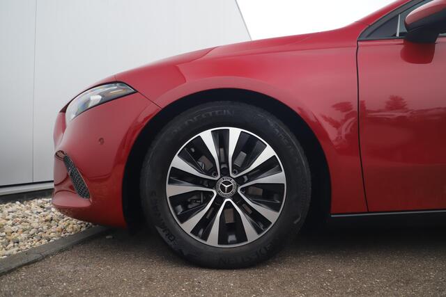 Mercedes-Benz A-KLASSE 160 Business Solution Widescreen Full LED Navigatie Camera Clima Lane Assist Cruise Parkeersensors Carplay Android 16 inch LMV Stoelverwarming