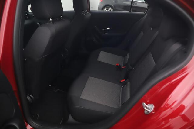 Mercedes-Benz A-KLASSE 160 Business Solution Widescreen Full LED Navigatie Camera Clima Lane Assist Cruise Parkeersensors Carplay Android 16 inch LMV Stoelverwarming