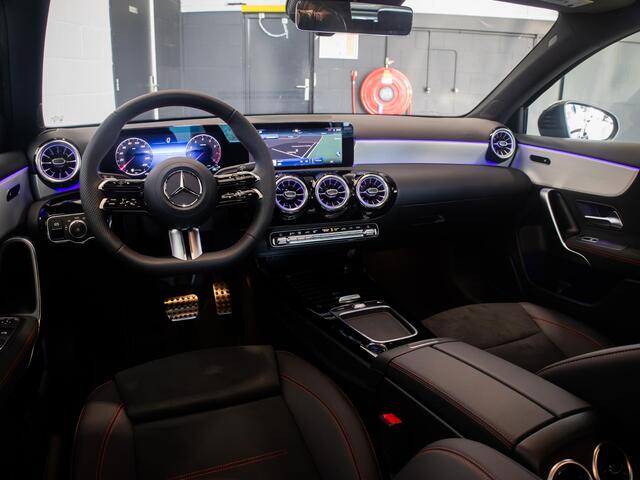 Mercedes-Benz A-KLASSE 180 Star Edition AMG Line Panorama dak