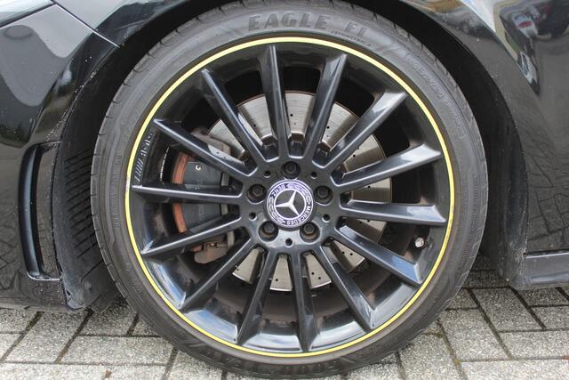 Mercedes-Benz A-KLASSE 250 Edition Amg pakket Automaat/Panoramadak/Digitale dash/Navigatie/Cruise control/Keyless entry+start/Matrix led koplampen/Sfeerverlichting/Stoelverwarming/Achteruitrijcamera/Parkeersensoren/Elektrisch verstelbare bestuurderstoel