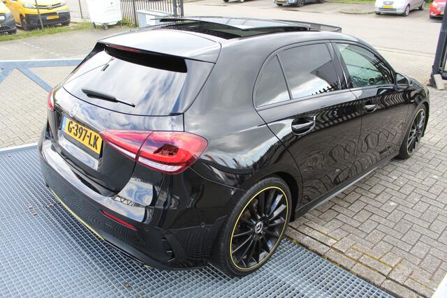 Mercedes-Benz A-KLASSE 250 Edition Amg pakket Automaat/Panoramadak/Digitale dash/Navigatie/Cruise control/Keyless entry+start/Matrix led koplampen/Sfeerverlichting/Stoelverwarming/Achteruitrijcamera/Parkeersensoren/Elektrisch verstelbare bestuurderstoel