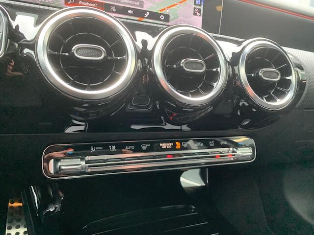 Mercedes-Benz A-KLASSE 180 Business Solution AMG, Panoramadak, 18inch LMV .