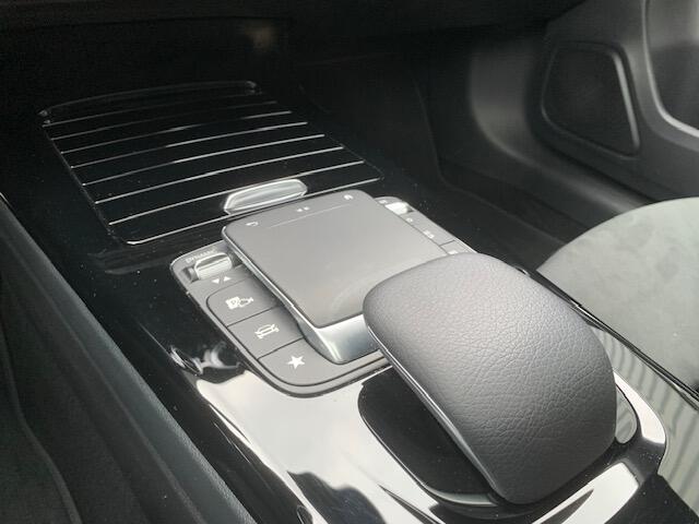 Mercedes-Benz A-KLASSE 180 Business Solution AMG, Panoramadak, 18inch LMV .