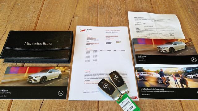 Mercedes-Benz A-KLASSE 200 Premium Plus AMG-Line