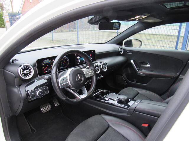 Mercedes-Benz A-KLASSE 180 d Premium Plus AMG Panoramadak