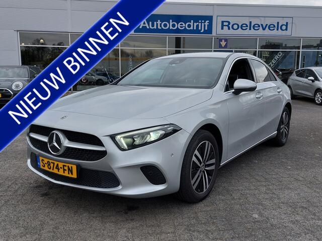 Mercedes-Benz A-KLASSE 250e Plug-In Hybrid Luxury Line | Origineel NL | Navi | Apple Carplay+Android Auto | Clima | Cruise | Stoelverwarming | Pdc V+A+Assist+Camera | Privacy Glass | 17''lm