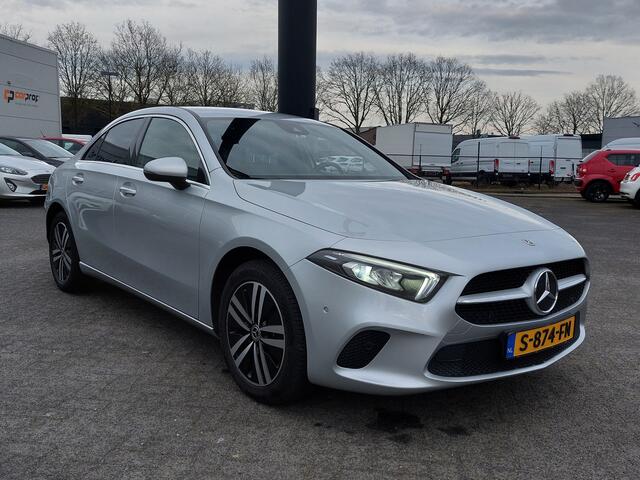Mercedes-Benz A-KLASSE 250e Plug-In Hybrid Luxury Line | Origineel NL | Navi | Apple Carplay+Android Auto | Clima | Cruise | Stoelverwarming | Pdc V+A+Assist+Camera | Privacy Glass | 17''lm