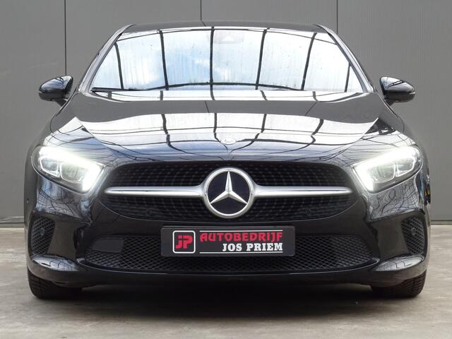 Mercedes-Benz A-KLASSE 180 Premium * LEER * GR NAVI * CAMERA !!