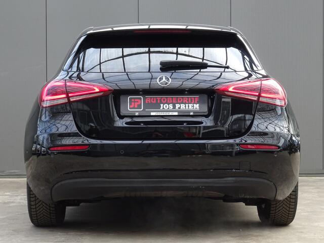 Mercedes-Benz A-KLASSE 180 Premium * LEER * GR NAVI * CAMERA !!