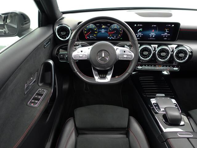 Mercedes-Benz A-KLASSE 200 AMG Prestige Aut- Panodak, Sport Interieur, Xenon Led, Park Assist, Camera, Stoelverwarming