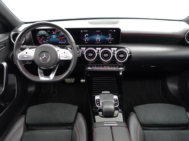 Mercedes-Benz A-KLASSE 200 AMG Prestige Aut- Panodak, Sport Interieur, Xenon Led, Park Assist, Camera, Stoelverwarming