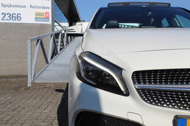 Mercedes-Benz A-KLASSE 180 Business Solution AMG AUTOMAAT/Panoramadak/Navigatie/Achteruitrijcamera/Climate control/Cruise control/Bluetooth/Trekhaak/Sport interieur/18'' Lichtmetalen velgen/LED koplampen.