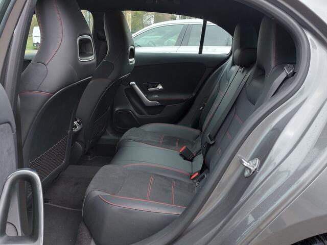 Mercedes-Benz A-KLASSE 180 136pk Automaat Business Solution AMG | Origineel NL | Navi | Apple Carplay+Android Auto | Clima | Cruise | Led Koplampen | Pdc V+A+Assist+Camera | Stoelverwarming | 18''lm