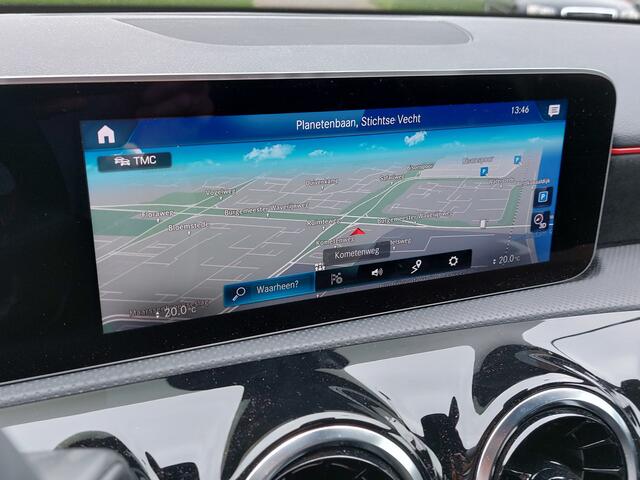 Mercedes-Benz A-KLASSE 180 136pk Automaat Business Solution AMG | Origineel NL | Navi | Apple Carplay+Android Auto | Clima | Cruise | Led Koplampen | Pdc V+A+Assist+Camera | Stoelverwarming | 18''lm