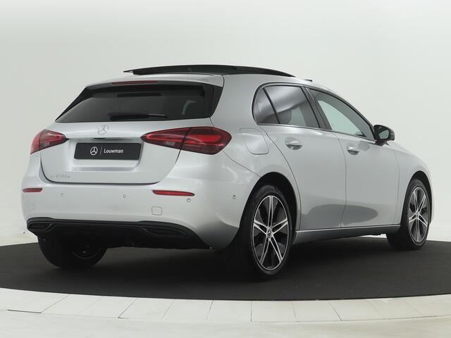 Mercedes-Benz A-KLASSE 250 e Luxury Nightpakket | Panoramaschuifdak | Bumester Sound | 360 Gr Camera | Dode Hoek Ass | Car Play | Extra USB-poorten | Burmester surround sound system | Parkeerpakket met 360°-camera |