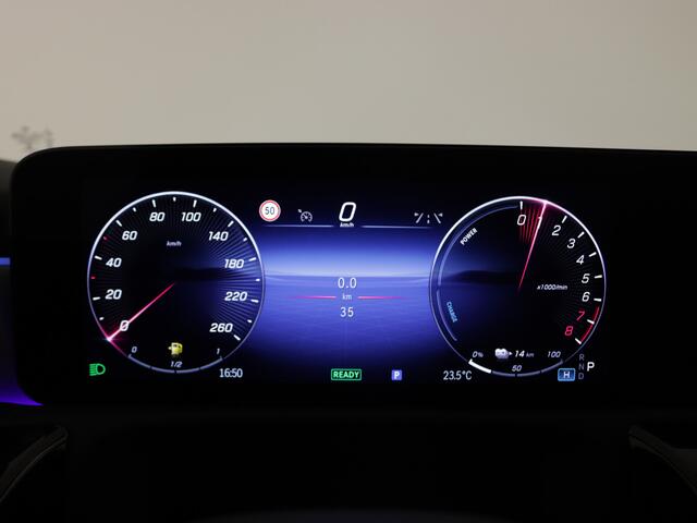 Mercedes-Benz A-KLASSE 250 e Luxury Nightpakket | Panoramaschuifdak | Bumester Sound | 360 Gr Camera | Dode Hoek Ass | Car Play | Extra USB-poorten | Burmester surround sound system | Parkeerpakket met 360°-camera |