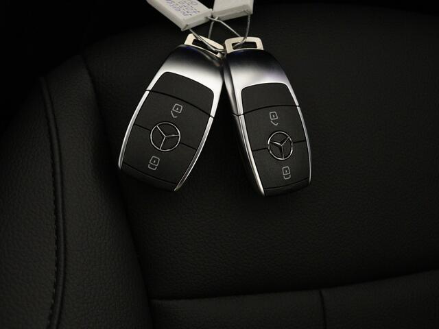 Mercedes-Benz A-KLASSE 250 e Luxury Nightpakket | Panoramaschuifdak | Bumester Sound | 360 Gr Camera | Dode Hoek Ass | Car Play | Extra USB-poorten | Burmester surround sound system | Parkeerpakket met 360°-camera |