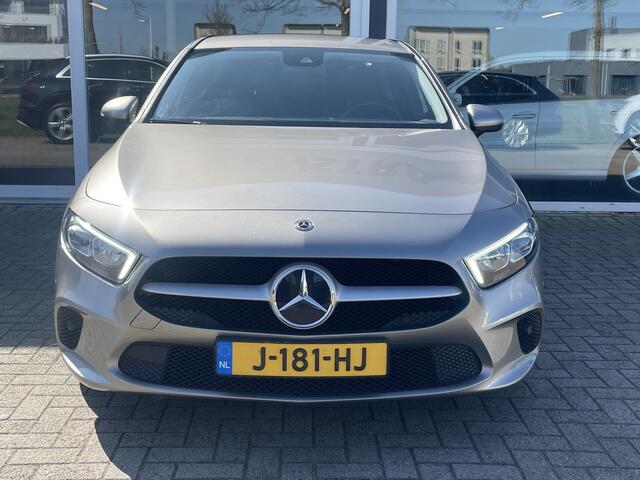 Mercedes-Benz A-KLASSE 180 d Business Solution 50% deal 10.975,- ACTIE Widescreen / Stoel verwarming / LED / Camera
