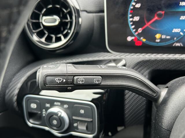 Mercedes-Benz A-KLASSE 180 d Business Solution 50% deal 10.975,- ACTIE Widescreen / Stoel verwarming / LED / Camera