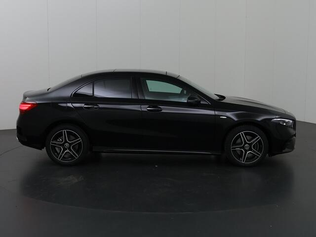 Mercedes-Benz A-KLASSE 250 e Limousine Business Solution AMG Panoramadak | Multibeam-Led | 19 AMG velgen | Night pakket