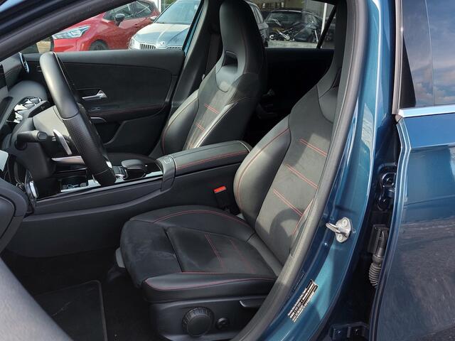Mercedes-Benz A-KLASSE 180 136pk Automaat Business Solution AMG | Origineel NL | Navi | Apple Carplay+Android Auto | Clima | Cruise | Led Koplampen | Pdc V+A+Assist+Camera | Stoelverwarming | 18''lm