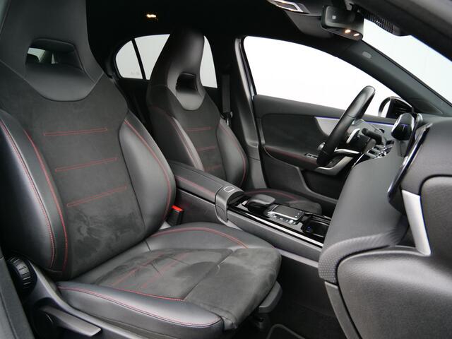 Mercedes-Benz A-KLASSE 180 Business Solution 136pk AMG Automaat Navigatie / LED / Camera / Sfeerverlichting