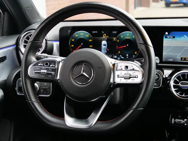Mercedes-Benz A-KLASSE 180 Business Solution 136pk AMG Automaat Navigatie / LED / Camera / Sfeerverlichting