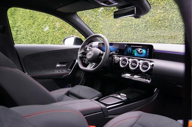 Mercedes-Benz A-KLASSE A 250 e AMG Line Night Facelift | Pano Carplay Distronic Sfeer