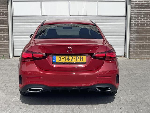 Mercedes-Benz A-KLASSE 180 AMG | Rijassistentiepakket | Panoramadak | Stoelverwarming | Achteruitrijcamera