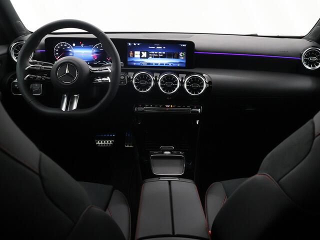 Mercedes-Benz A-KLASSE 180 Business Solution AMG | Panoramadak | Multibeam led | Nightpakket | Sfeerverlichting | Apple carplay / Android auto | 360 graden camera