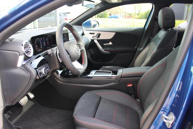 Mercedes-Benz A-KLASSE Limousine 180 Star Edition Panorama dak