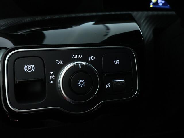 Mercedes-Benz A-KLASSE 200 Business Line | Panorama Schuif/Kanteldak | Parkeersensoren + camera achter | Comfortstoelen Lederlook i.c.m Stoelverwarming | DAB + Apple Car Play | Inclusief 24 maanden MB Certified garantie voor Europa.