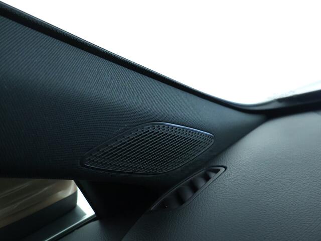 Mercedes-Benz A-KLASSE 200 Business Line | Panorama Schuif/Kanteldak | Parkeersensoren + camera achter | Comfortstoelen Lederlook i.c.m Stoelverwarming | DAB + Apple Car Play | Inclusief 24 maanden MB Certified garantie voor Europa.