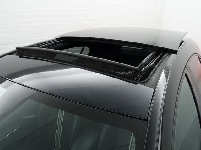 Mercedes-Benz A-KLASSE 180 AMG Night Edition Aut- Panoramadak, Sfeerverlichting, Alcantara Interieur Afwerking, Xenon Led, Keyless